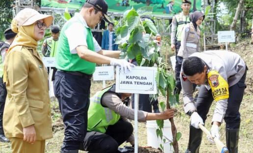11 Ribu Bibit Pohon Ditanam di Hutan Undip
